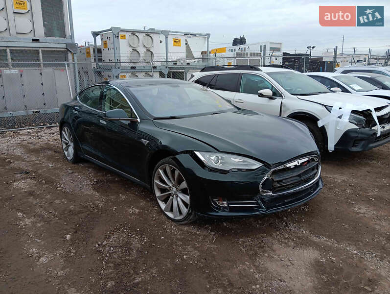 Лифтбек Tesla Model S 2014 в 