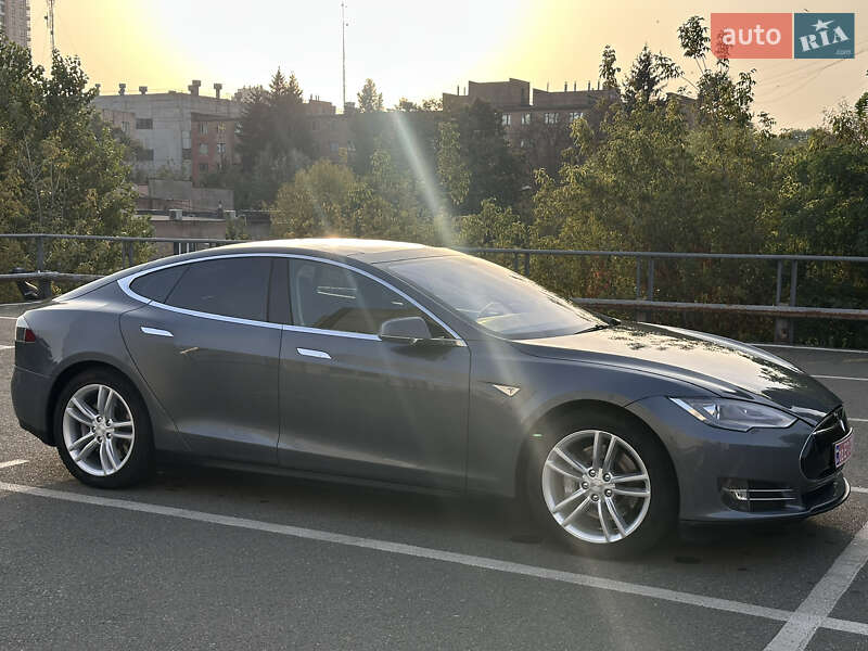 Лифтбек Tesla Model S 2014 в Киеве