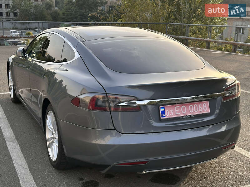 Лифтбек Tesla Model S 2014 в Киеве