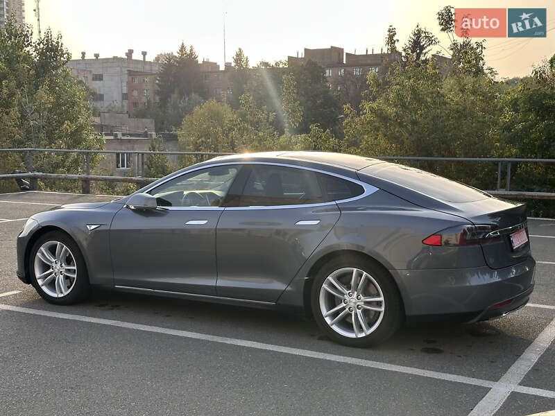 Лифтбек Tesla Model S 2014 в Киеве