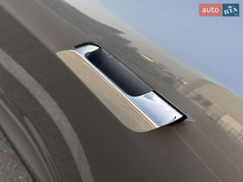 Лифтбек Tesla Model S 2014 в Киеве