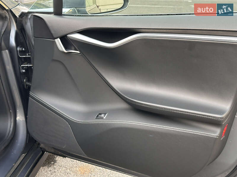 Лифтбек Tesla Model S 2014 в Киеве