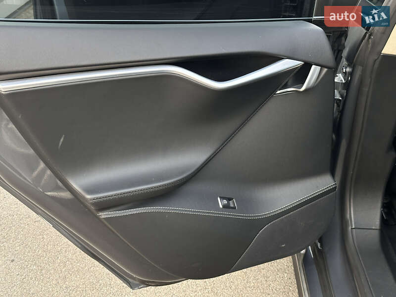 Лифтбек Tesla Model S 2014 в Киеве
