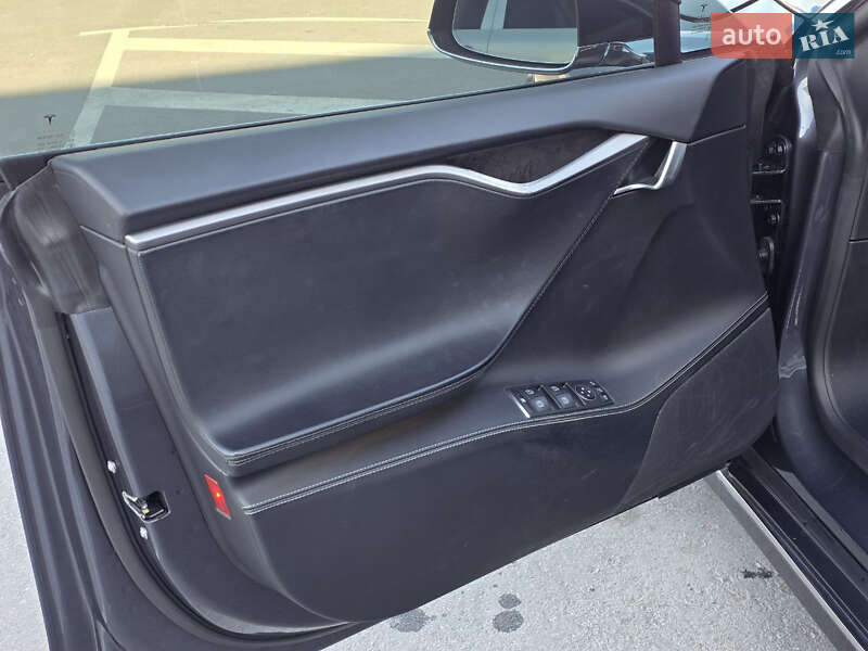Лифтбек Tesla Model S 2018 в Тернополе