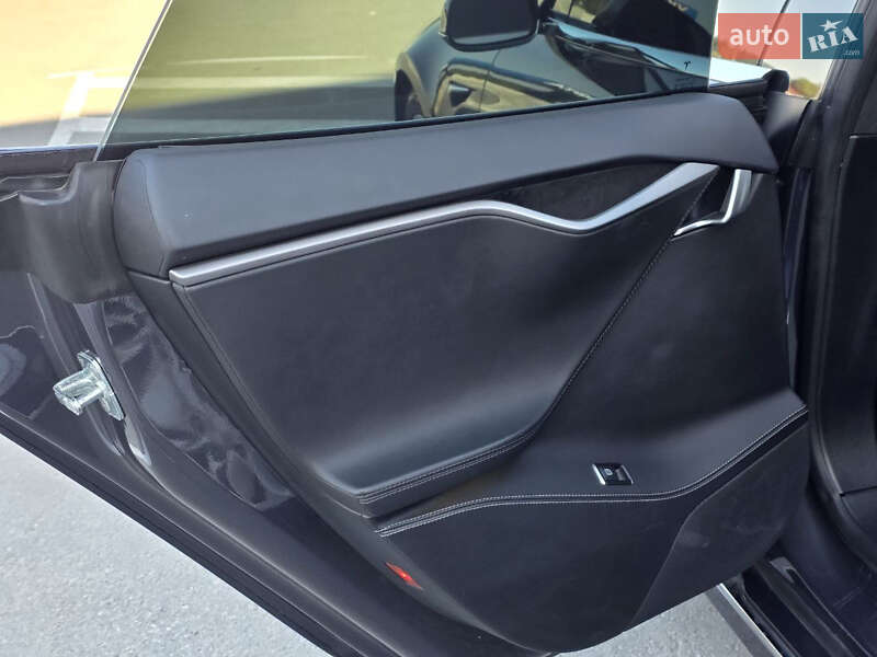 Лифтбек Tesla Model S 2018 в Тернополе