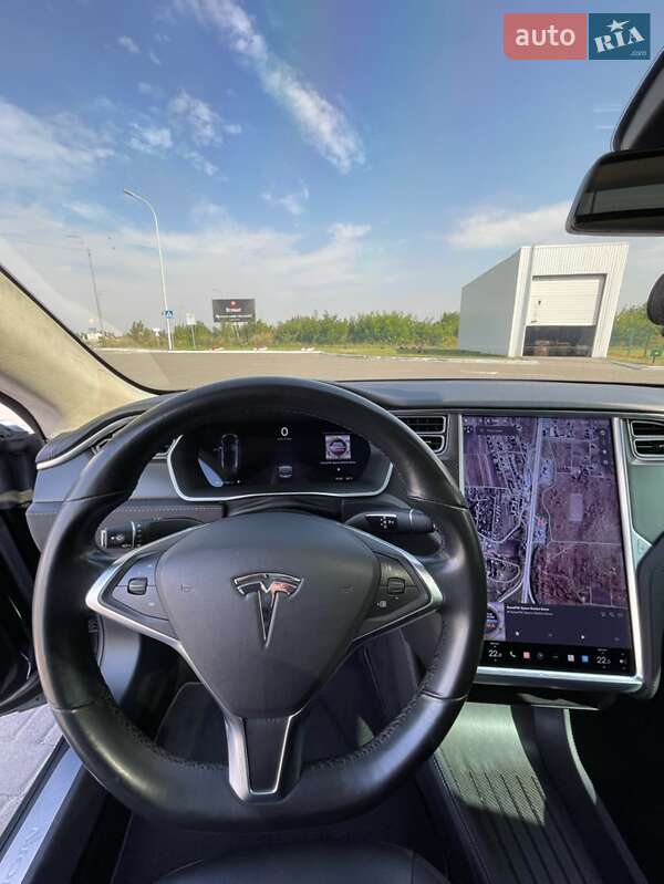 Лифтбек Tesla Model S 2015 в Ровно