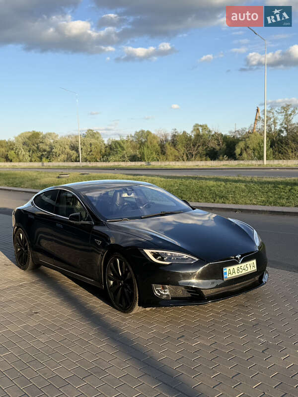 Tesla Model S 2015