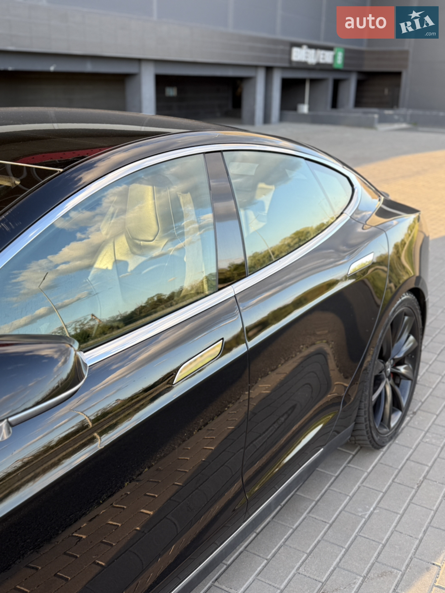 2015 Tesla Model S - мініатюра 3