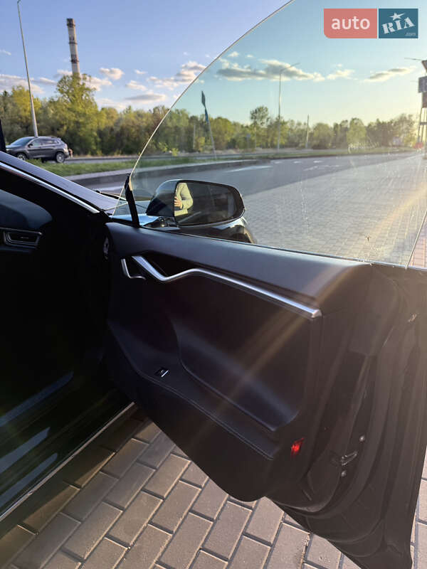 Ліфтбек Tesla Model S 2015 в Києві фото 11 Ліфтбек Tesla Model S 2015 в Києві