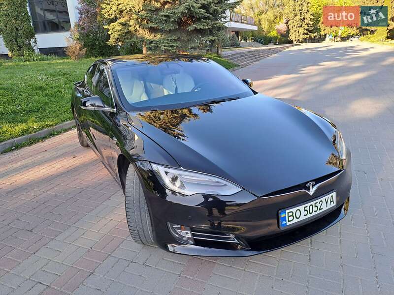 Tesla Model S 2020