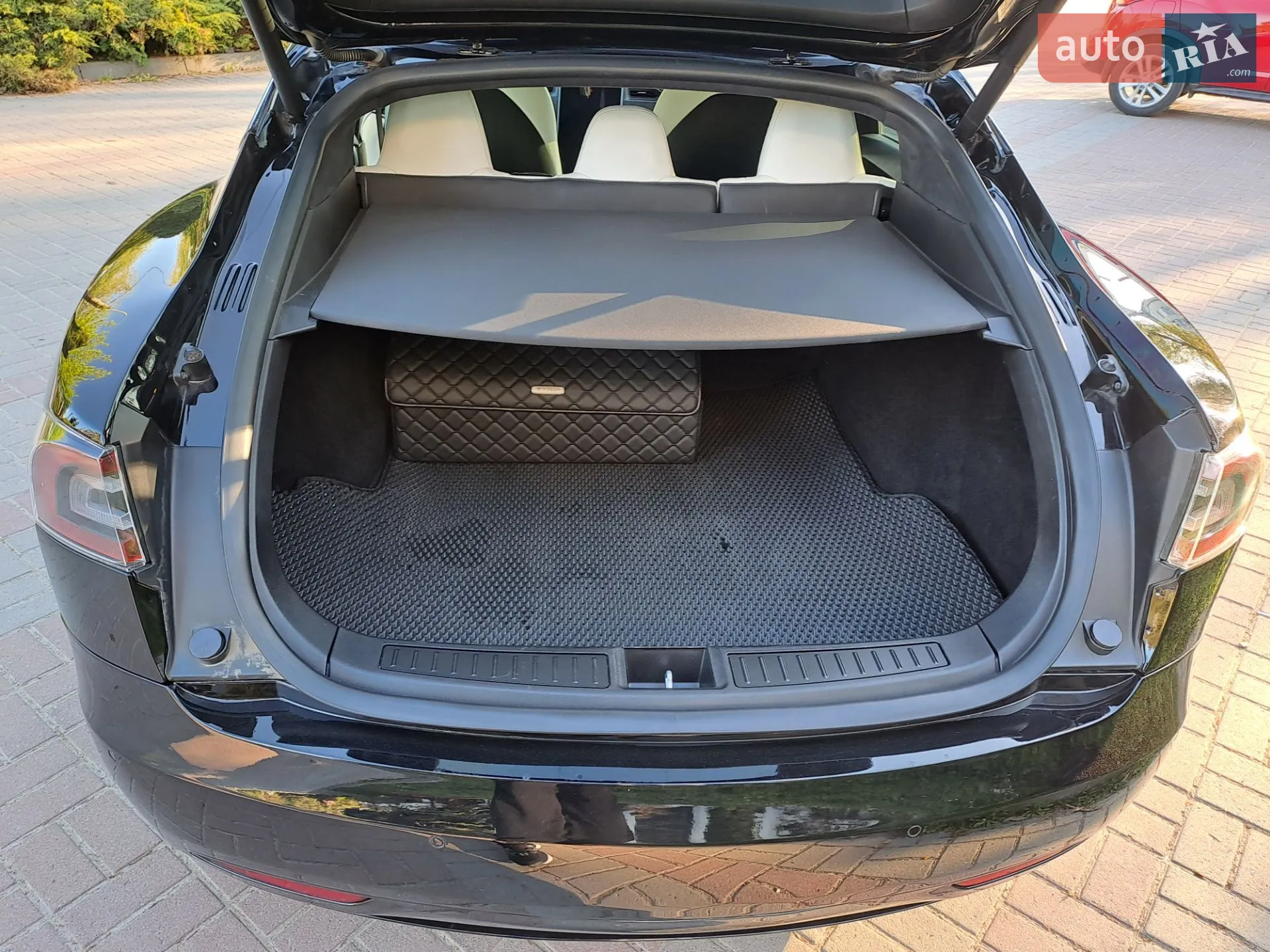 2020 Tesla Model S - мініатюра 24