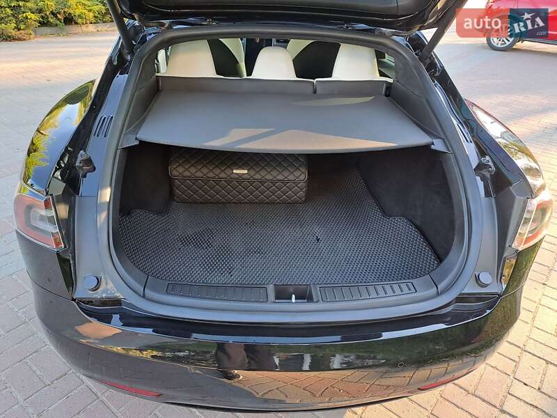 Лифтбек Tesla Model S 2020 в Тернополе
