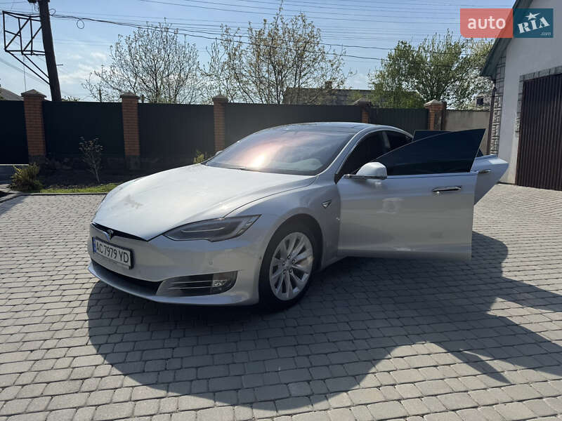 Лифтбек Tesla Model S 2017 в Владимире