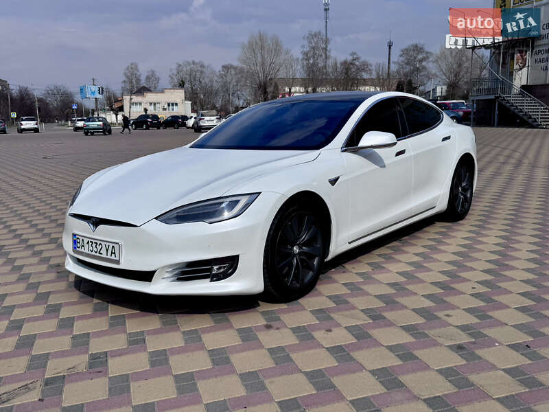 Лифтбек Tesla Model S 2017 в 