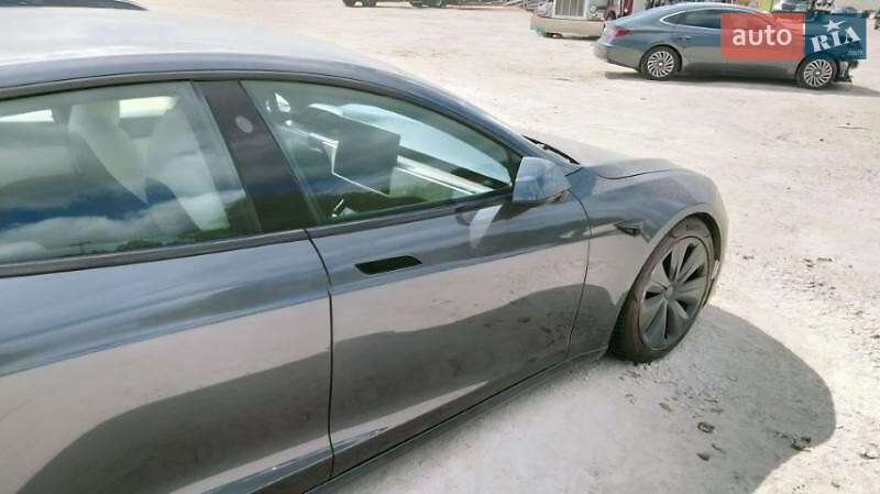 Лифтбек Tesla Model S 2021 в Ивано-Франковске