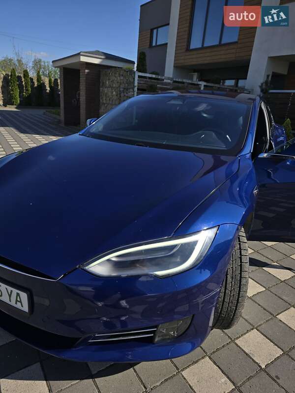 Лифтбек Tesla Model S 2017 в Стрые