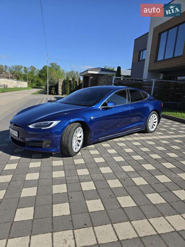 Лифтбек Tesla Model S 2017 в Стрые