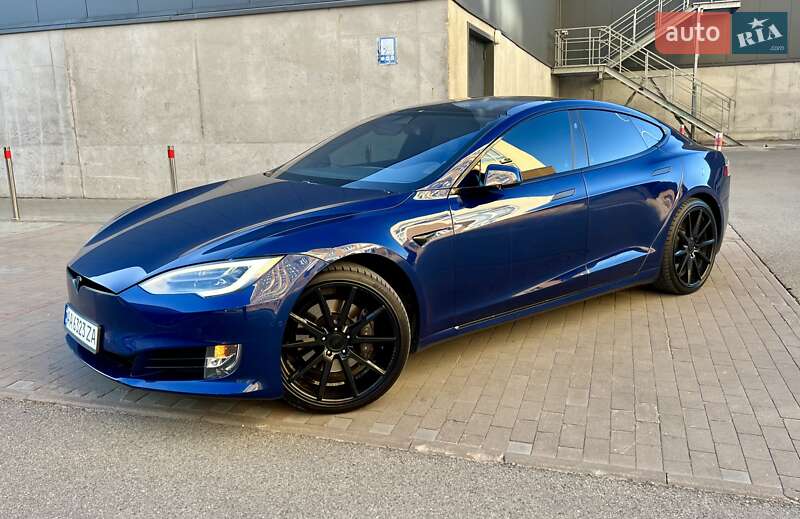 Лифтбек Tesla Model S 2017 в Киеве