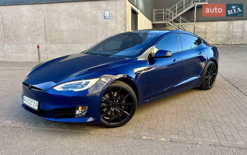 Лифтбек Tesla Model S 2017 в Киеве