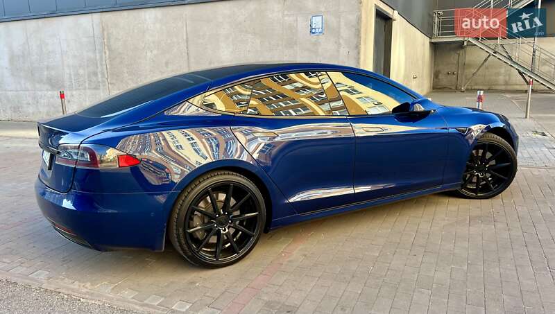 Лифтбек Tesla Model S 2017 в Киеве