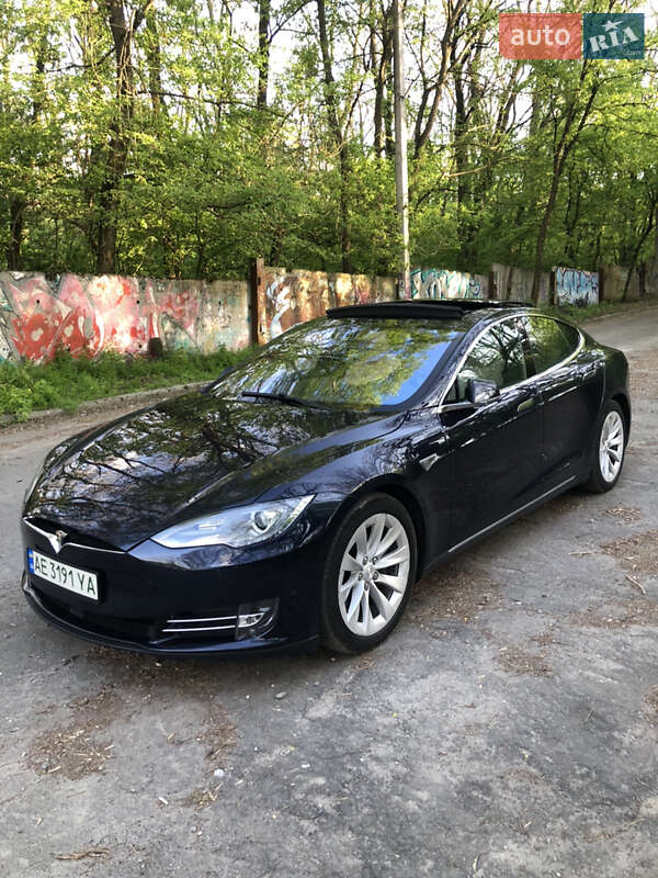Tesla Model S 2015