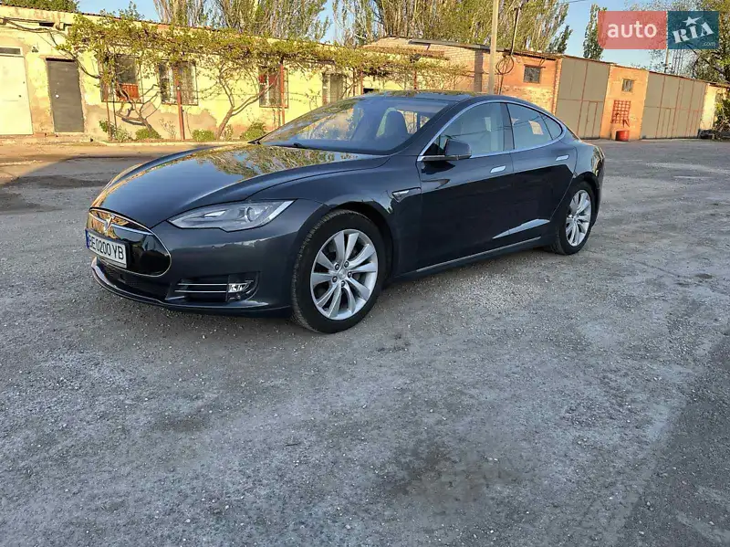 Tesla Model S 2016