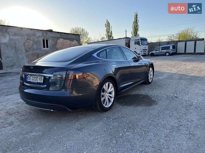 Лифтбек Tesla Model S 2016 в Николаеве