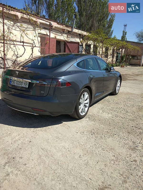 Лифтбек Tesla Model S 2016 в Николаеве