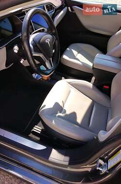 Лифтбек Tesla Model S 2016 в Николаеве