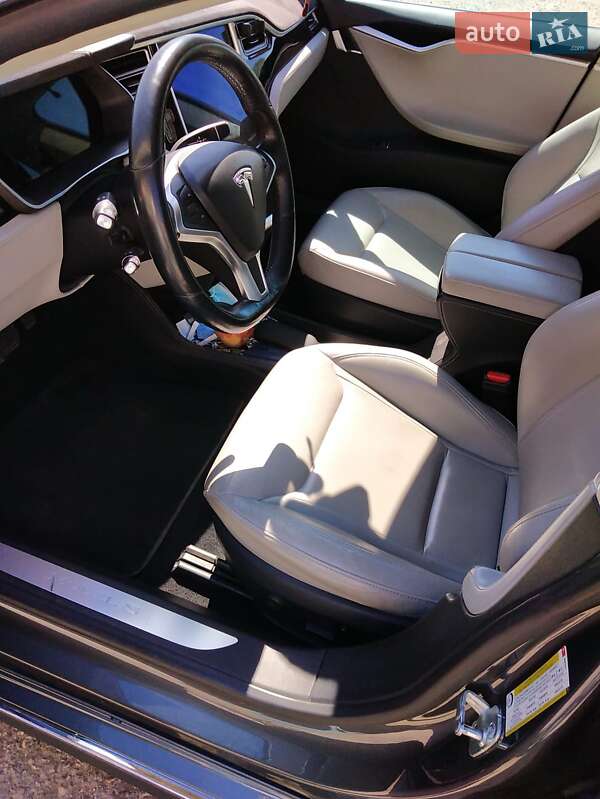Лифтбек Tesla Model S 2016 в Николаеве