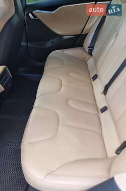 Лифтбек Tesla Model S 2015 в 