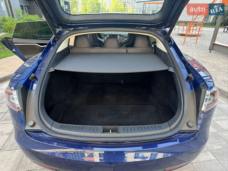 Лифтбек Tesla Model S 2016 в Киеве