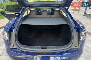 Лифтбек Tesla Model S 2016 в 