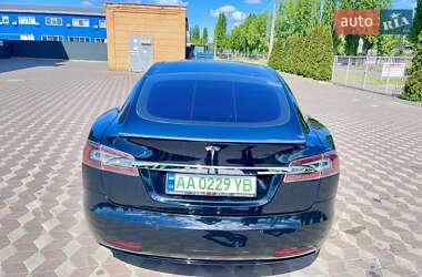 Лифтбек Tesla Model S 2015 в 