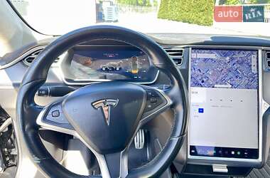 Лифтбек Tesla Model S 2015 в 