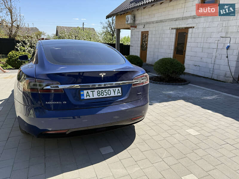 Лифтбек Tesla Model S 2017 в Ивано-Франковске