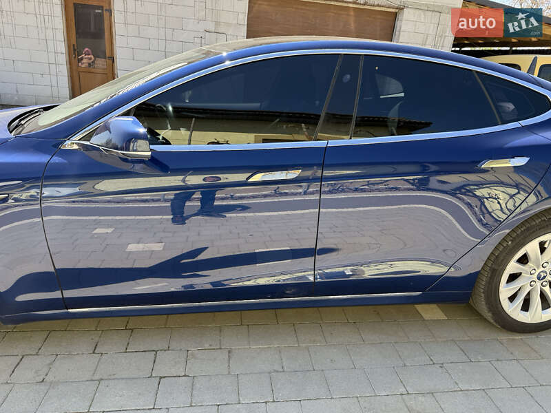 Лифтбек Tesla Model S 2017 в Ивано-Франковске