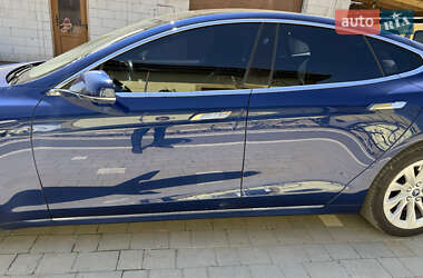 Лифтбек Tesla Model S 2017 в 