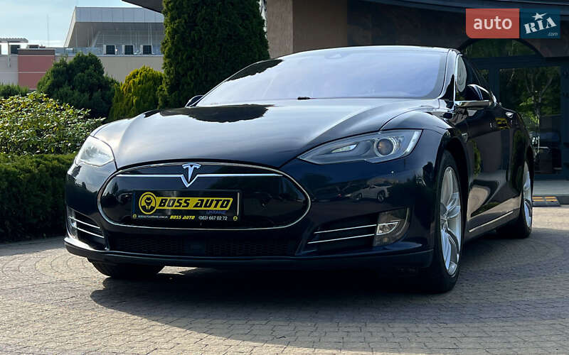 Лифтбек Tesla Model S 2015 в Львове