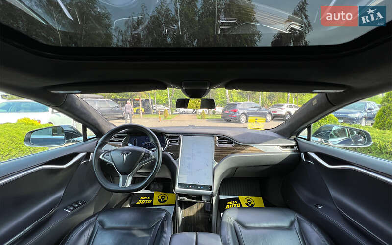 Лифтбек Tesla Model S 2015 в Львове
