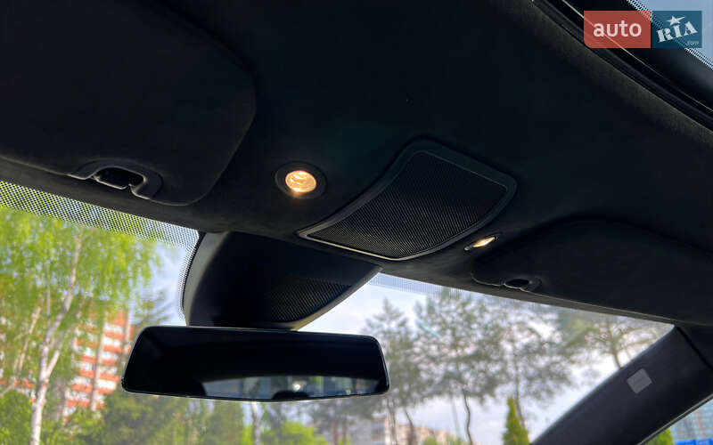 Лифтбек Tesla Model S 2015 в Львове