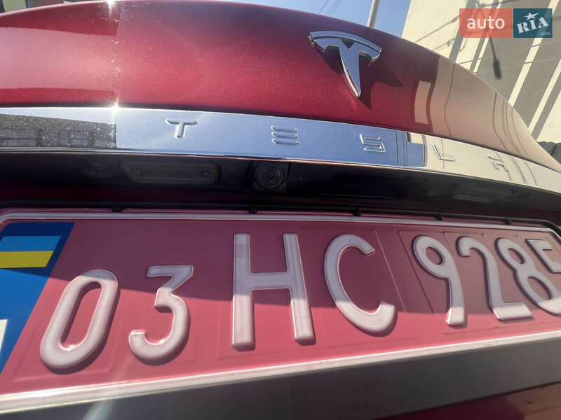 Лифтбек Tesla Model S 2014 в Луцке