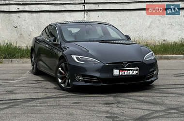 Лифтбек Tesla Model S 2017 в 