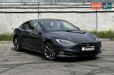 Лифтбек Tesla Model S 2017 в 