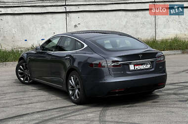 Лифтбек Tesla Model S 2017 в 