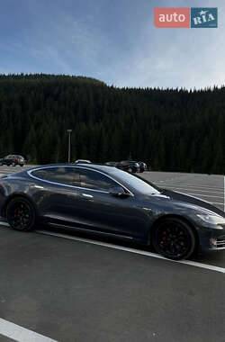 Лифтбек Tesla Model S 2016 в 
