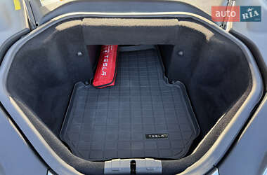 Лифтбек Tesla Model S 2013 в 
