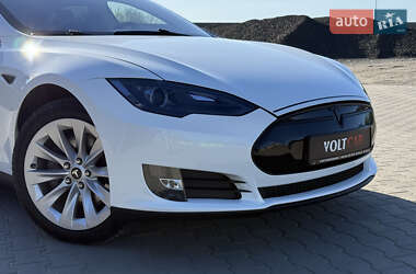Лифтбек Tesla Model S 2013 в 