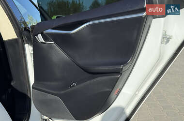 Лифтбек Tesla Model S 2013 в 