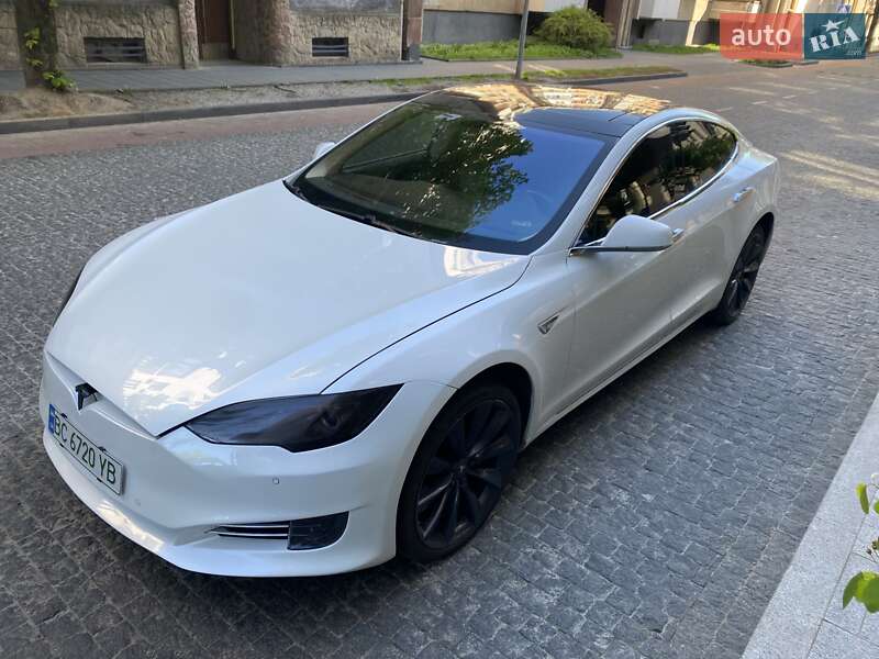 Ліфтбек Tesla Model S 2014 в Львові